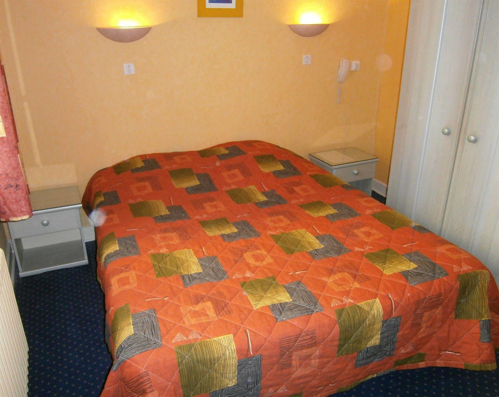 Logis Hotel Saint Jacques ヴァランス エクステリア 写真