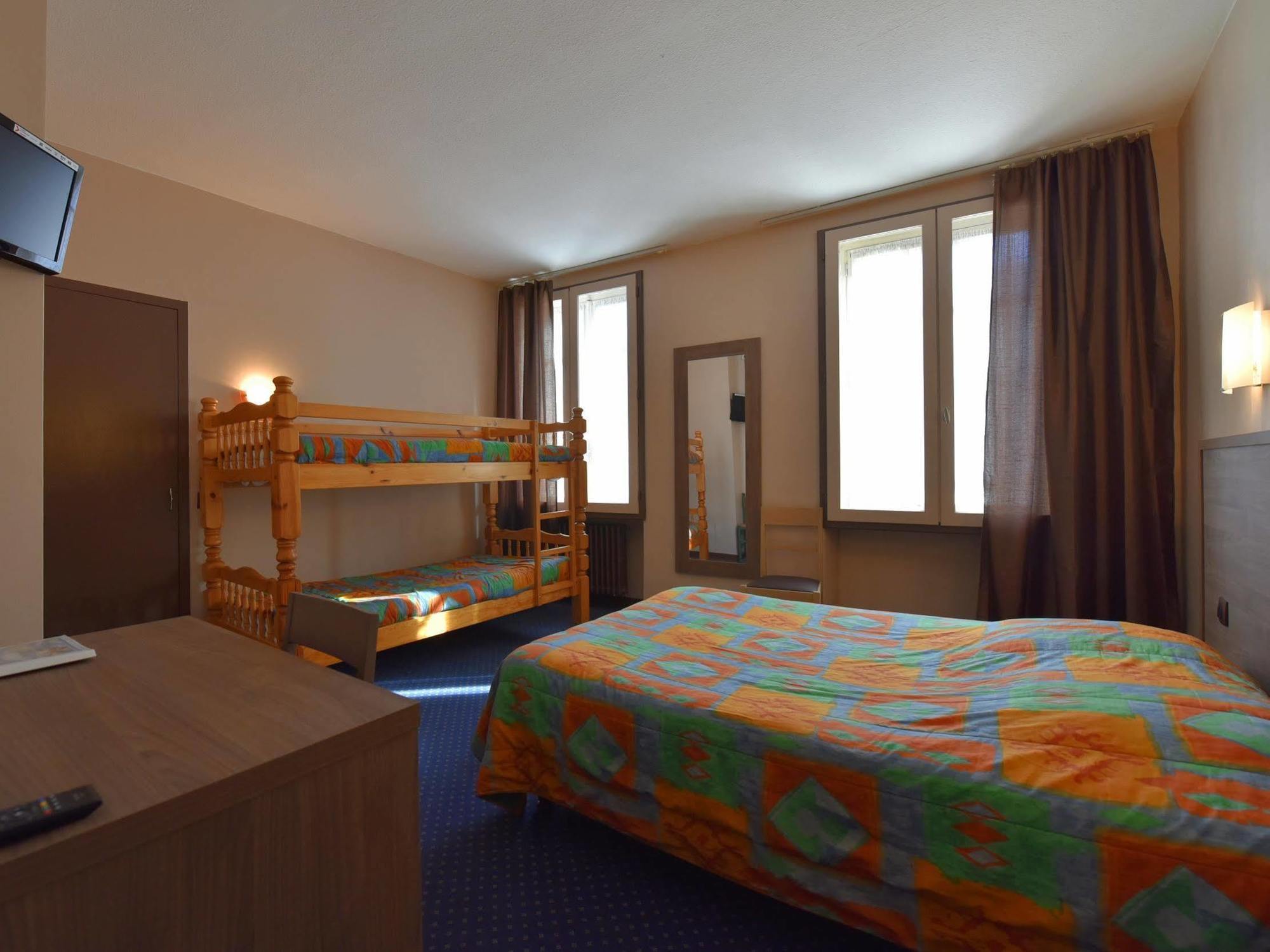 Logis Hotel Saint Jacques ヴァランス エクステリア 写真