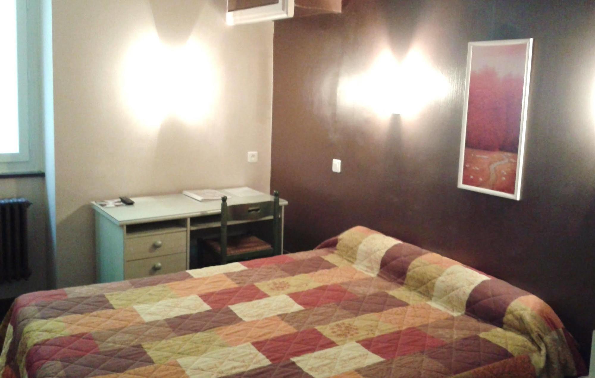 Logis Hotel Saint Jacques ヴァランス エクステリア 写真