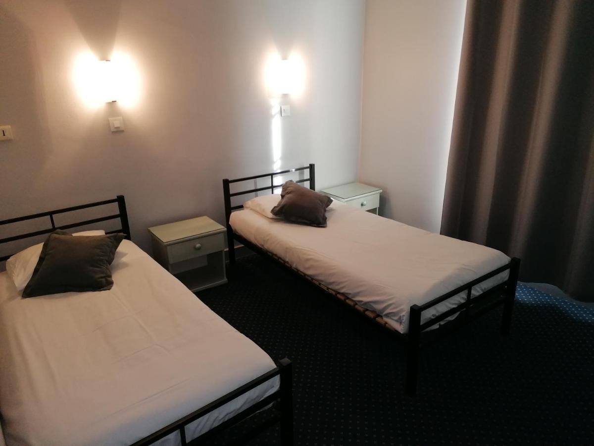 Logis Hotel Saint Jacques ヴァランス エクステリア 写真